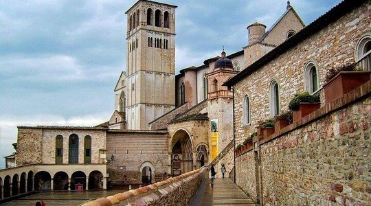 Full Day Private Guided Tour to Assisi and Cortona from Florence