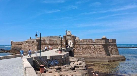 Tour of the Castles and Caleta Beach