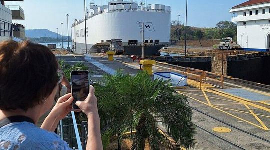 Panama Canal Tour: Miraflores Locks and Canal Zone