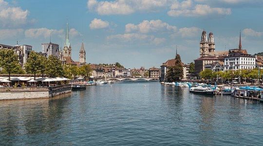 Zurich 360° City Walk Tour Including Hidden Spots