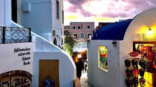 The Highlights of Santorini on a Mini Bus Daily Sunset Tour