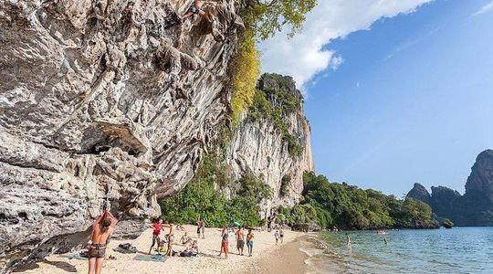 Phuket Kahung Beach Coral Island & Raya Island Tour by Speedboat