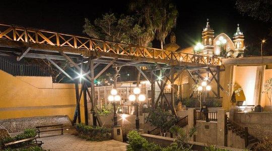 Private Tour: Barranco Sightseeing Tour including Osma Museum, Dedalo Store and the Bridge of Sighs