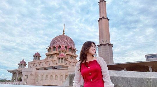 Putrajaya Half Day Tour with Pink Mosque & Lake Cruise/Boat(SIC)