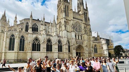 Best : Bordeaux walking tour in Eng + Glass of Wine (Tip based)