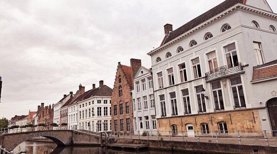 Authentic and Complete Bruges, with Local Guide and Chocolate