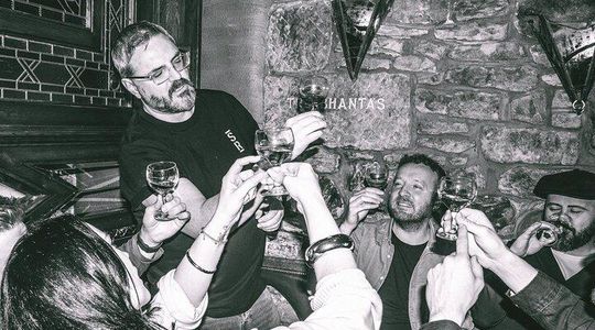Explore Glasgow: Scottish Rogue Whisky Bar Walking Tour