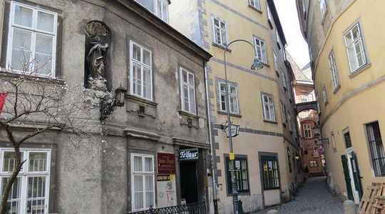 Medieval lanes, legends and stories