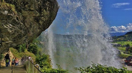 PRIVATE GUIDED TOUR: Queen of the Fjords - tour from Bergen, 6 hours