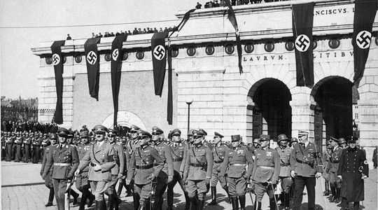 Historical Hitler Walking Tour of Vienna
