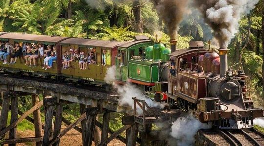 Melbourne Puffing Steam Train and Yarra Valley Winery Tour