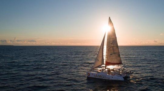 Grand Bay Sunset Cruise with Snacks and Drinks
