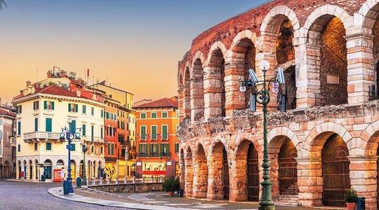 Verona Walking Tour with Audio and Written Guide by a Local