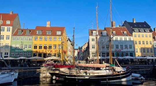 Copenhagen Contrasts: Walk with Coffee, Cake & Culture
