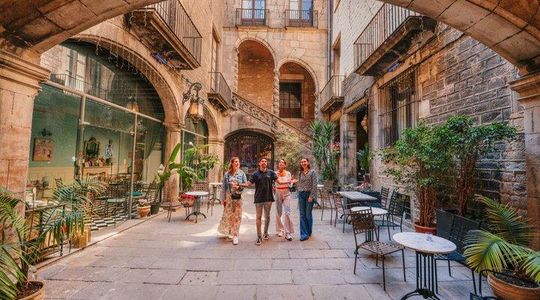 Barcelona: Montjuic, Cable Car, Harbour Cruise and Old Town Tour