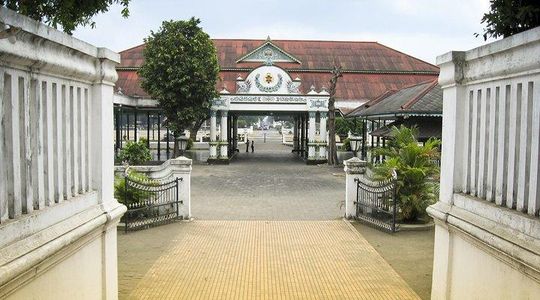 Palace Becak Tour in Yogyakarta