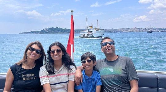 Bosphorus Cruise on Luxury Yacht with Guide & Asian Side Stop