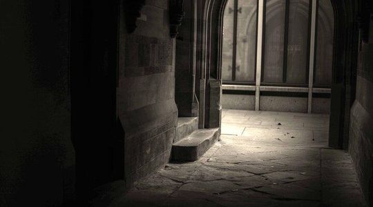 Cambridge After Dark: University Ghost Tour by Alumni™
