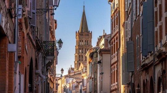 Guided Walking Tour in Spanish Toulouse and its Monuments