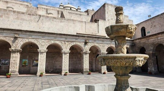 Arequipa Walking Tour: Historic Center and Santa Catalina