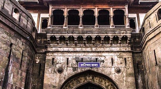 Immersive walking tour in Pune for cultural immersion with guide