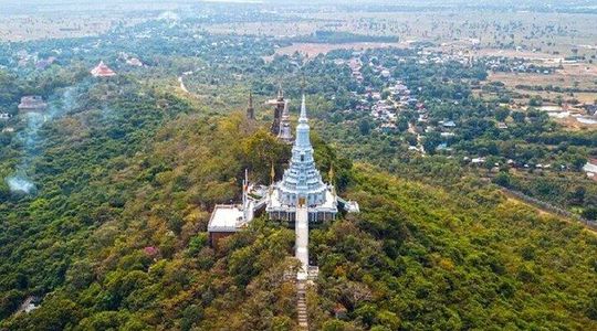 Private Oudong Temples & Phnom Prasith Tour from Phnom Penh