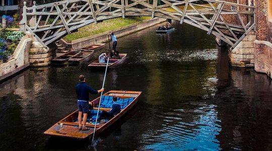 Private Cambridge Day Trip from London with River Cam Punting