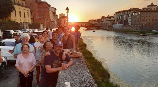 Florence Night Bike Tour with Wine and Aperitivo Picnic included