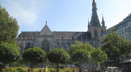 Liege Self Guided Walking Tour and Scavenger Hunt