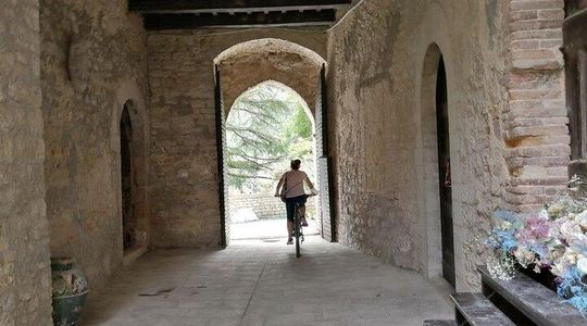 Enobike tour to Lake Corbara and Titignano Castle