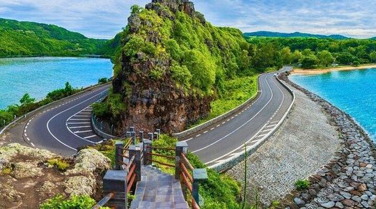 Explore Mauritius South: 7-Coloured Earth, Curious Corner + Lunch
