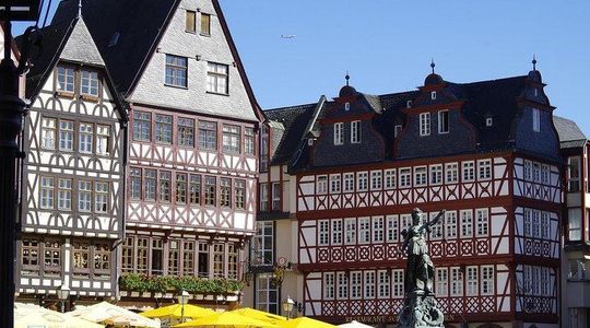 Frankfurt Old Town Explorer: History, Culture & Cuisine