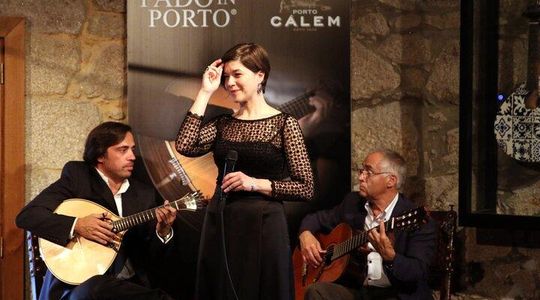 Porto: Cálem Cellar Tour, Live Fado Show and Wine Tasting