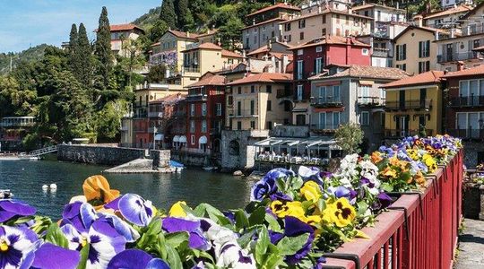 Varenna and Villa Carlotta with aperitif in Villa Monastero