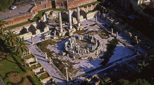 Tour Naples, Solfatara Park, Temple of Serapis, Flavian Amphitheater 8 hours
