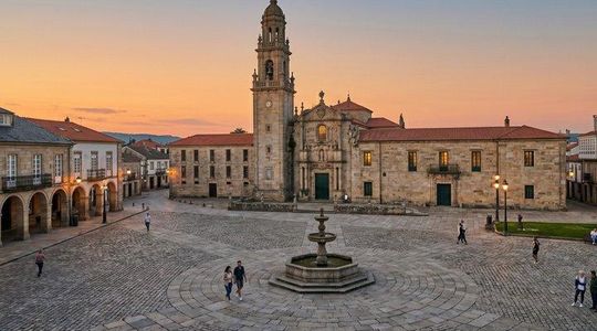 Private Customizable Historical Walking Tour in Naples