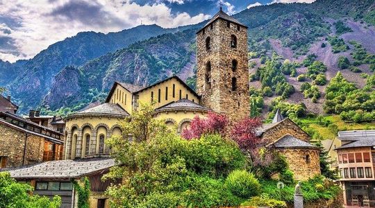 Private Walking Tour of Andorra with Local Guide and Transfer
