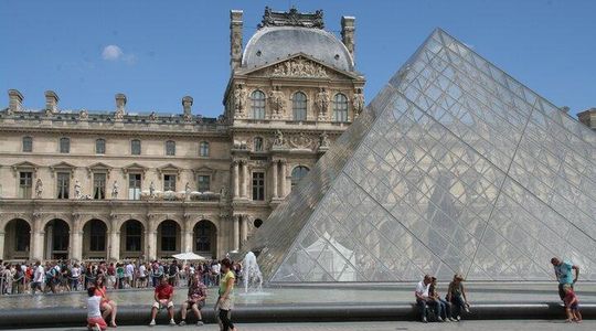 Paris Private Walking Tour with a Local Guide