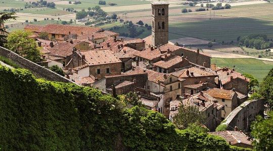 Kid Friendly Cortona Private Guided Tour for Families
