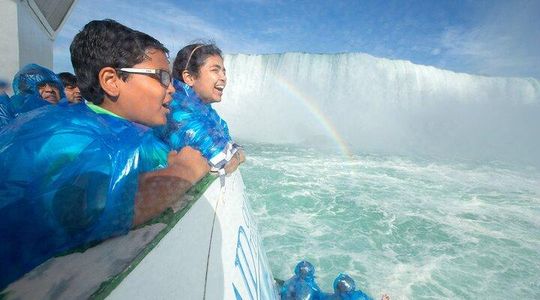 Niagara at a Glance Tour with Maid of the Mist Boat Cruise