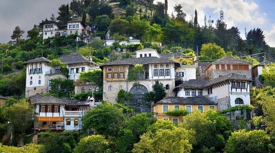 Tour Gjirokaster, Blue Eye & Lekursi Castle