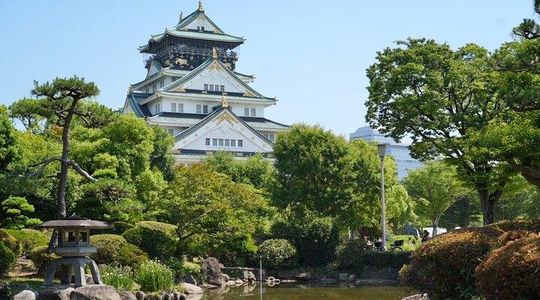 Osaka Castle Walking Tour