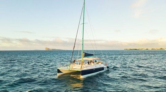 Mauritius Sunset Catamaran Cruise – Open Bar & Snacks