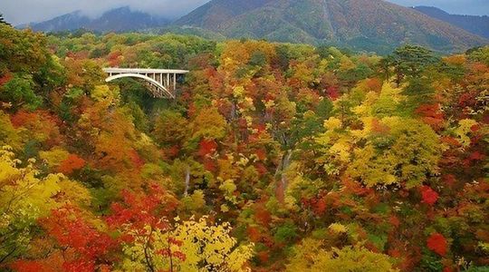 Tohoku Autumn Leaves Tour to Naruko Gorge and Ginzan Onsen Visit