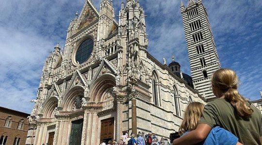 Highlights of Siena Kid-Friendly Walking Tour with Local Guide