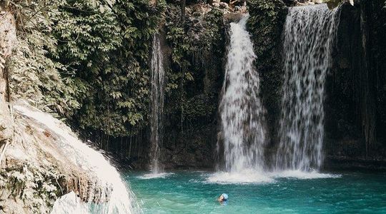 An exciting Kawasan Zip canyoneering