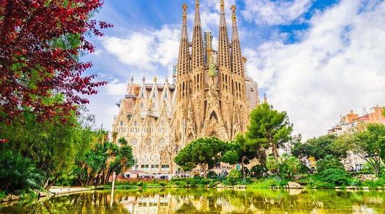 Skip-the-line La Sagrada Familia Basilica with Private Guide