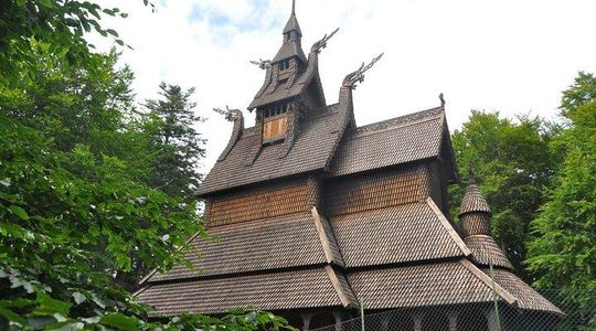 Guided Car Tour Old Bergen Museum and Fantoft, Stavechurch