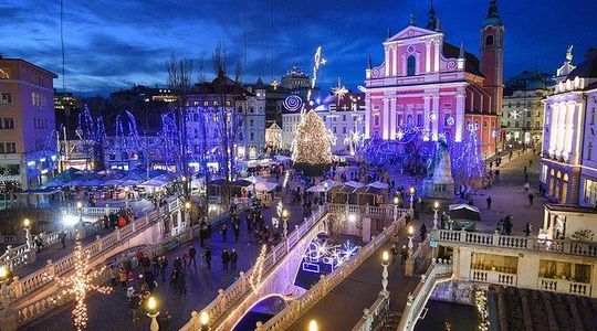Festive Ljubljana: Christmas Lights & Market Walking Tour