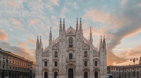 Milan: City Walk with Audio Guide in 7 Languages on your Phone
